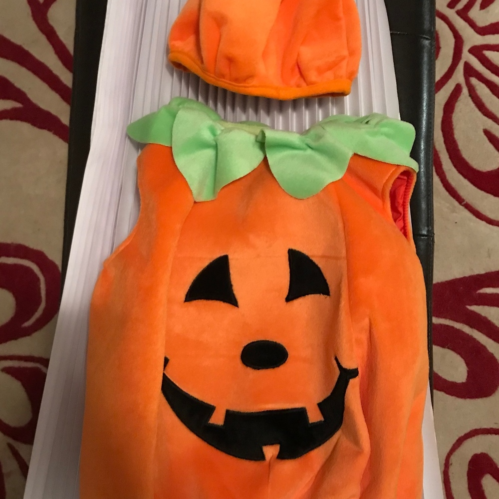 Pumpkin costume EUC